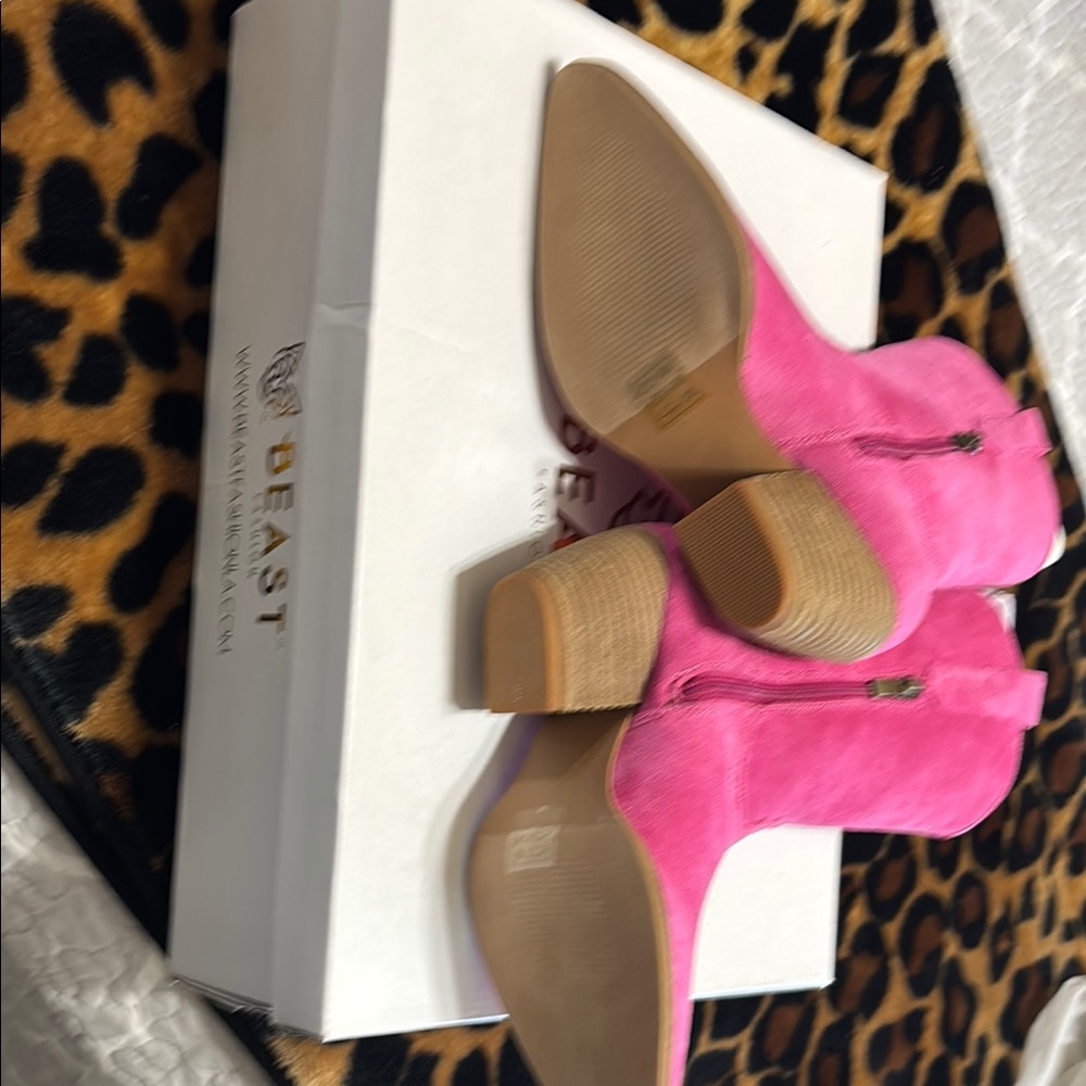 Beast Fashion Pink Women's Boots
New - Picture 3 of 5